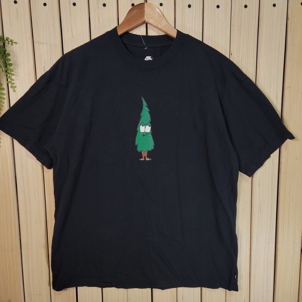 Nike Tee with Green Graphic The Nike SB Skate Tee